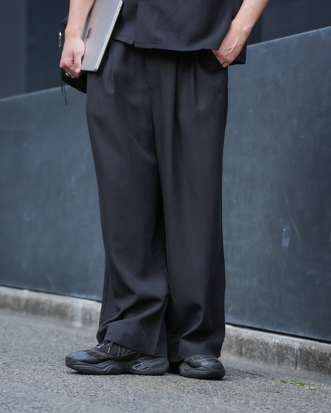 Linen Blend Wide Slacks -black-