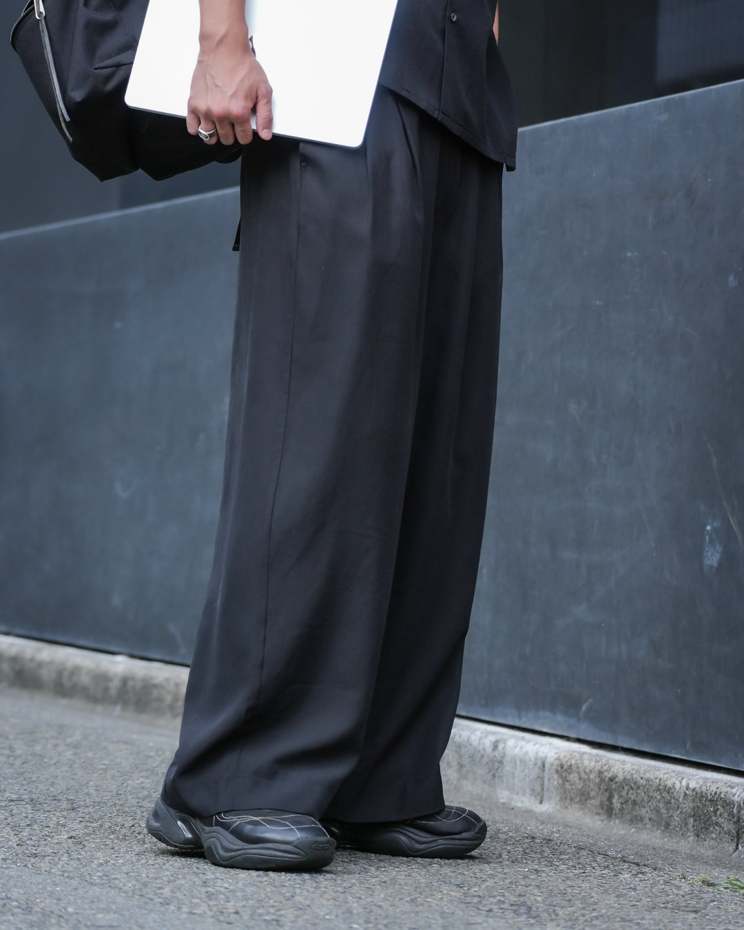 Linen Blend Wide Slacks -black-