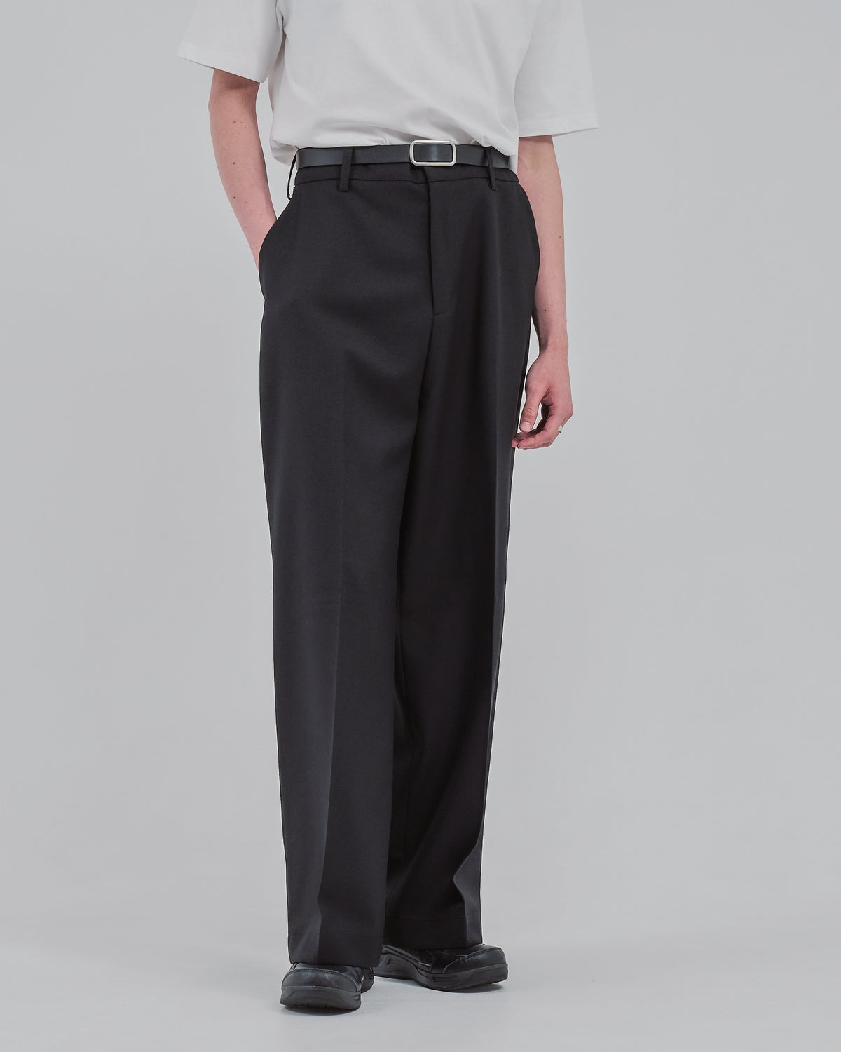 Barrel Leg Wide Slacks -black-