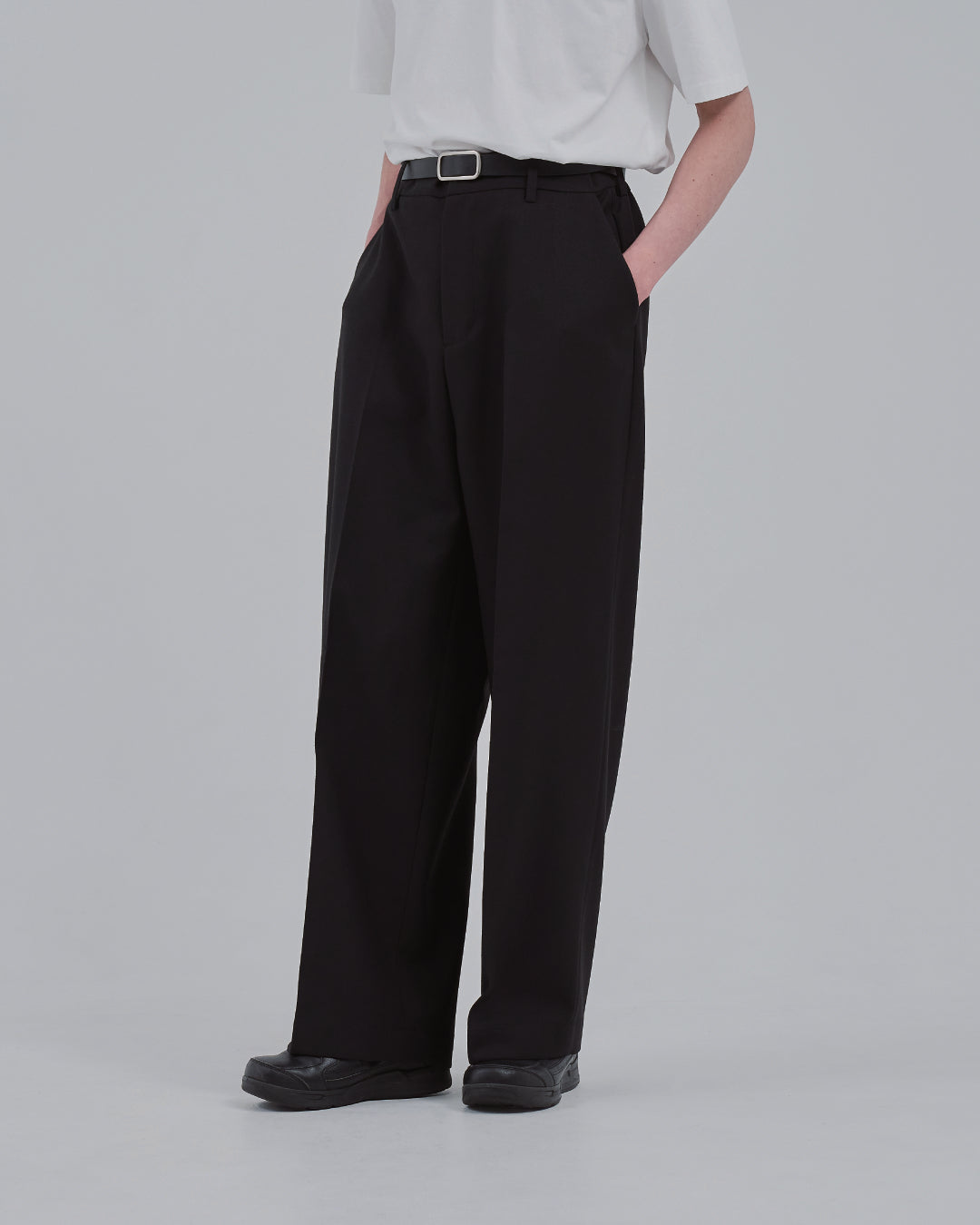 Barrel Leg Wide Slacks -black-