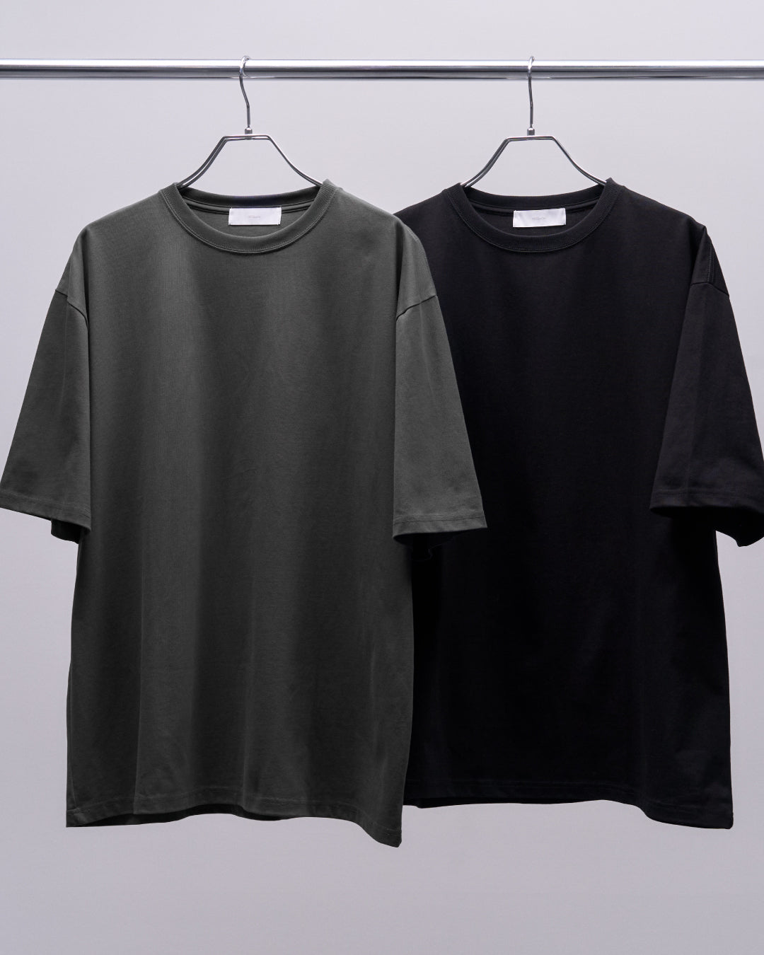 Pack S/S Tee -charcoal×black-