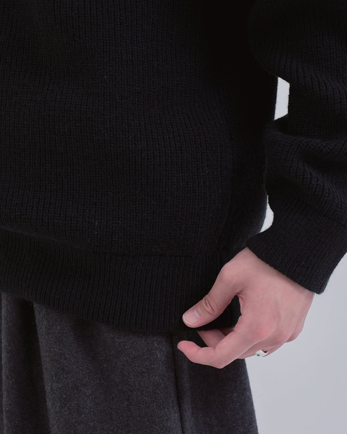 Wide Rib Skipper Knit -black-