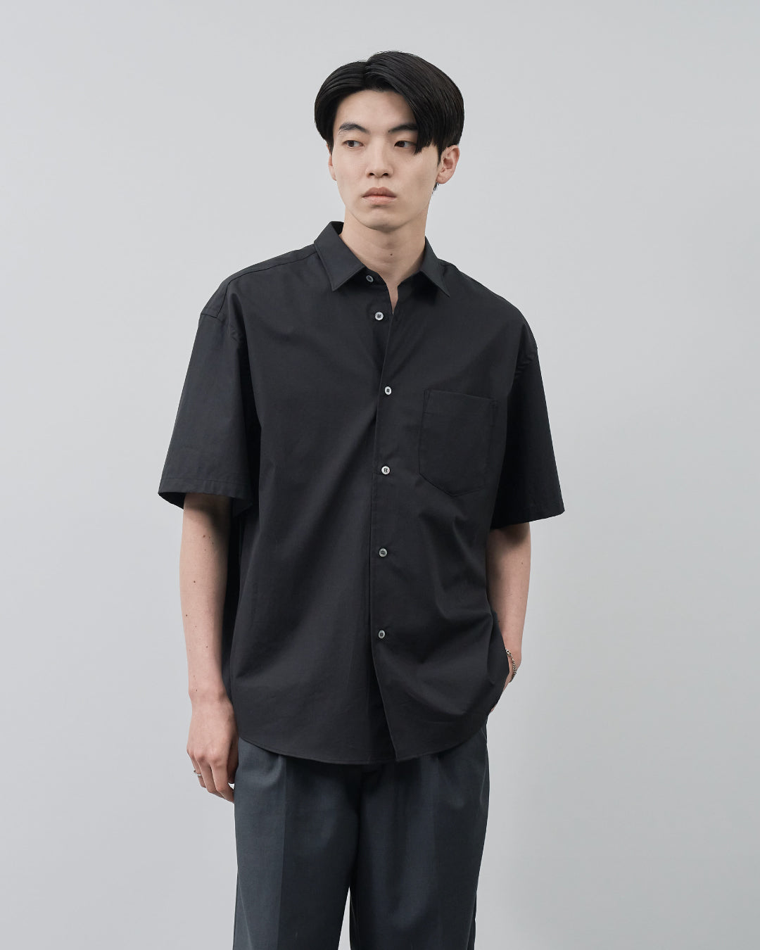 Relaxed Fit S/S Regular Collar Shirt -black-