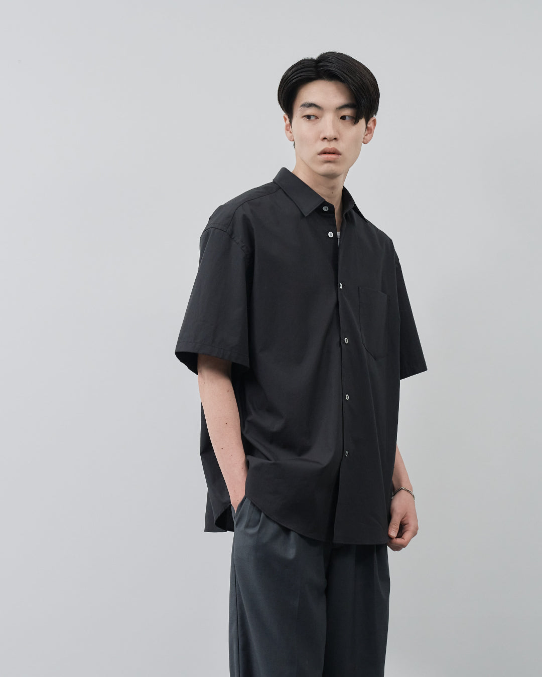 Relaxed Fit S/S Regular Collar Shirt -black-