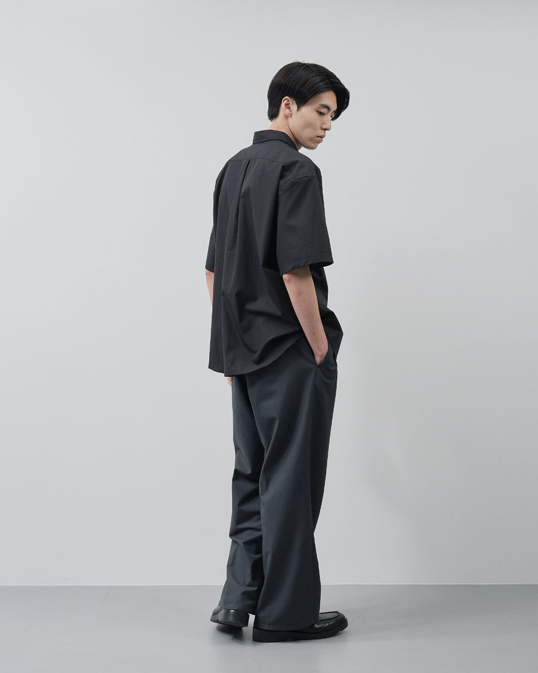 Relaxed Fit S/S Regular Collar Shirt -black-