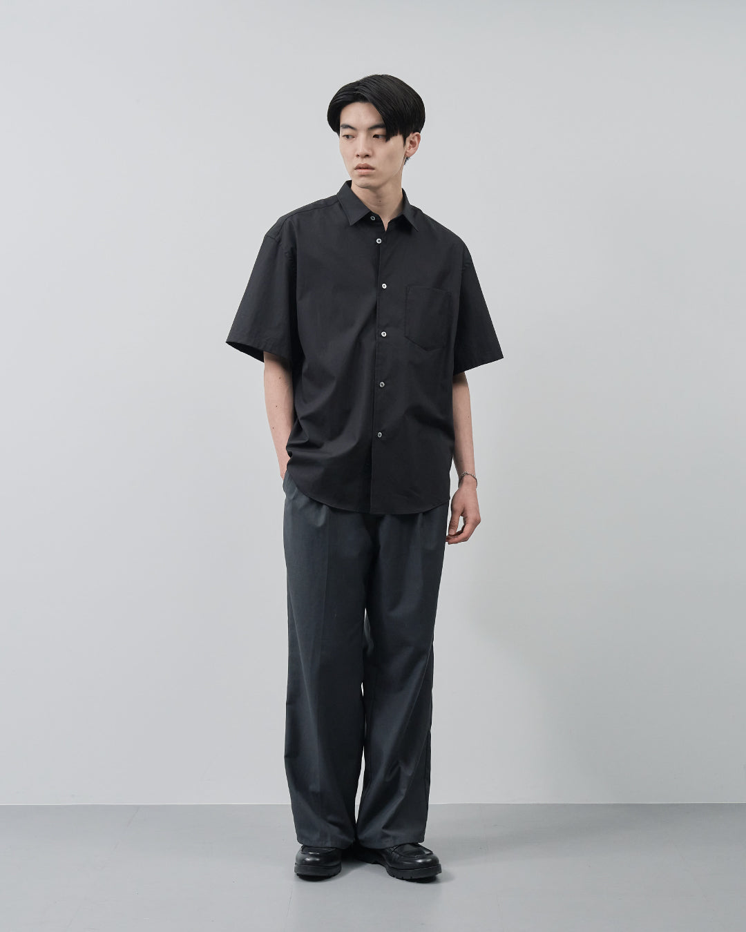 Relaxed Fit S/S Regular Collar Shirt -black-