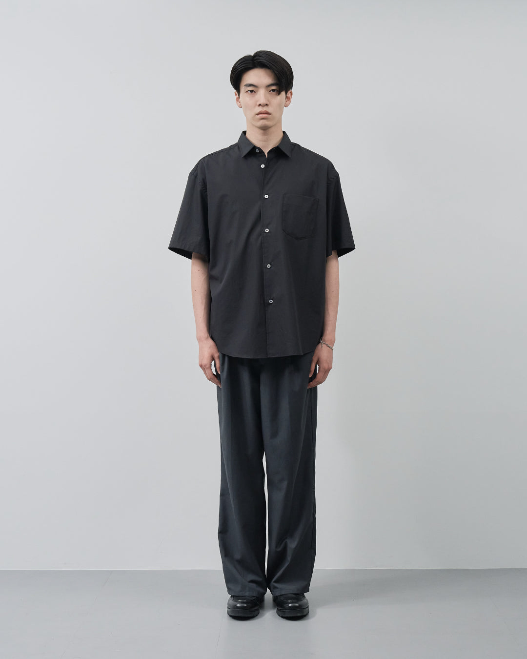 Relaxed Fit S/S Regular Collar Shirt -black-