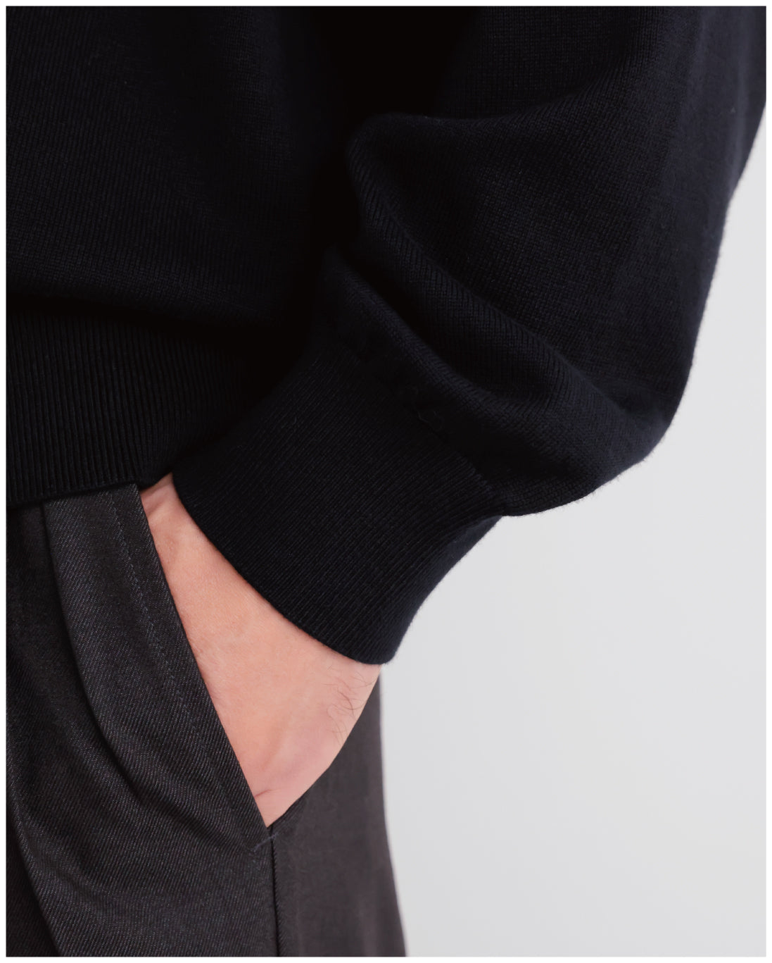 14G Cashmere Mix Crewneck Knit -black-