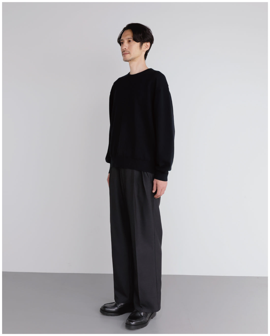 14G Cashmere Mix Crewneck Knit -black-