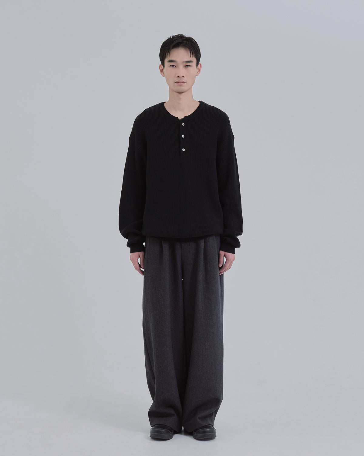 Wide Rib Henley Neck Knit -black-