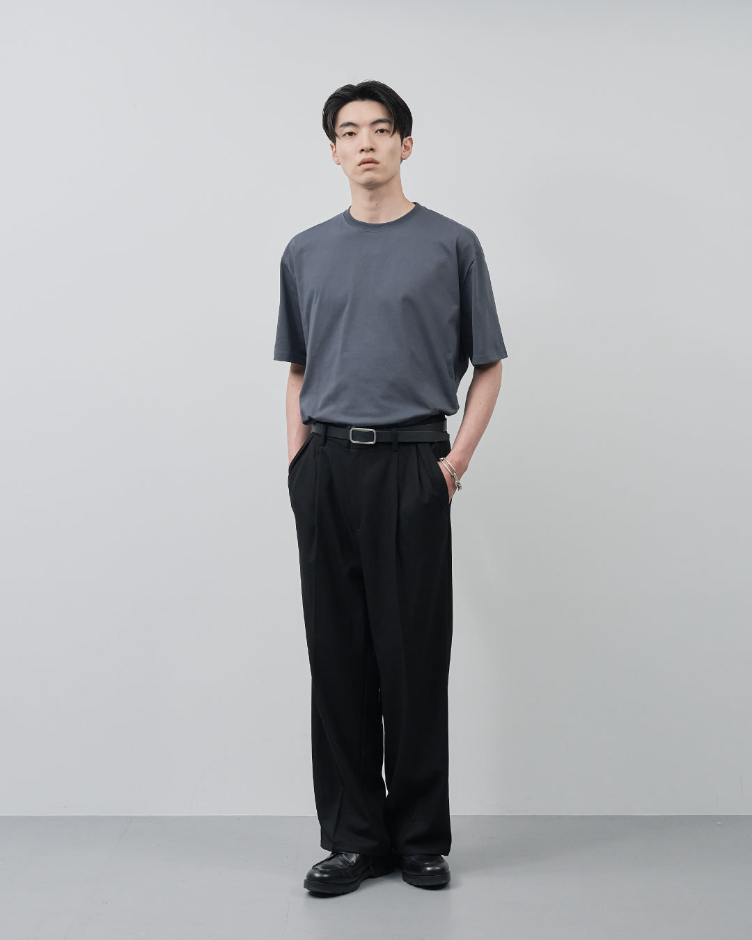 Pack S/S Tee -charcoal×black-