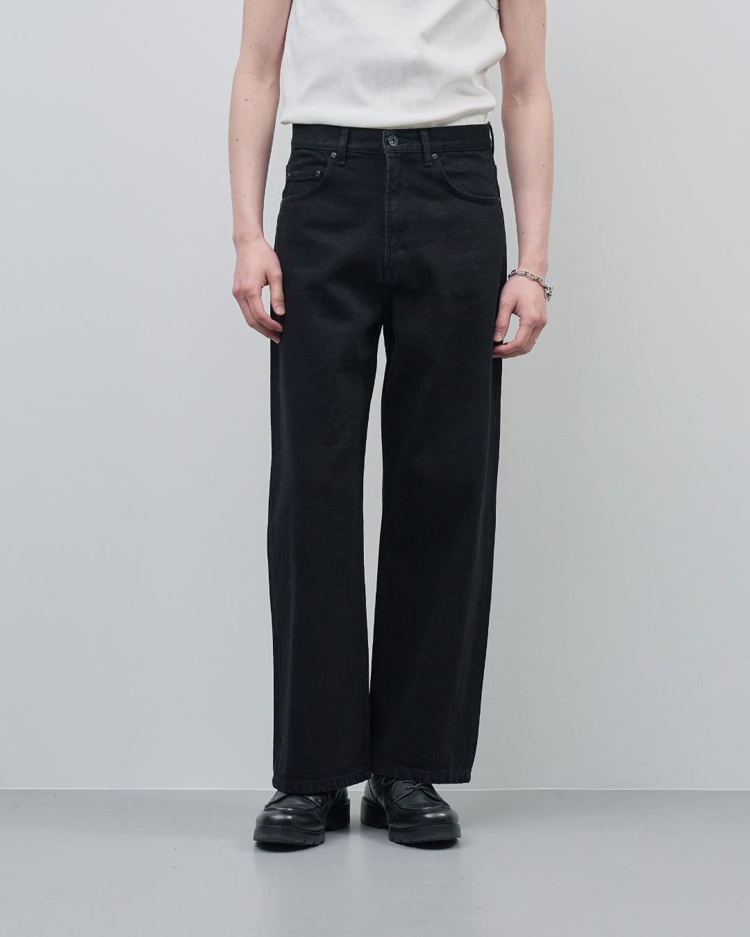 Straight Denim Pants -black-