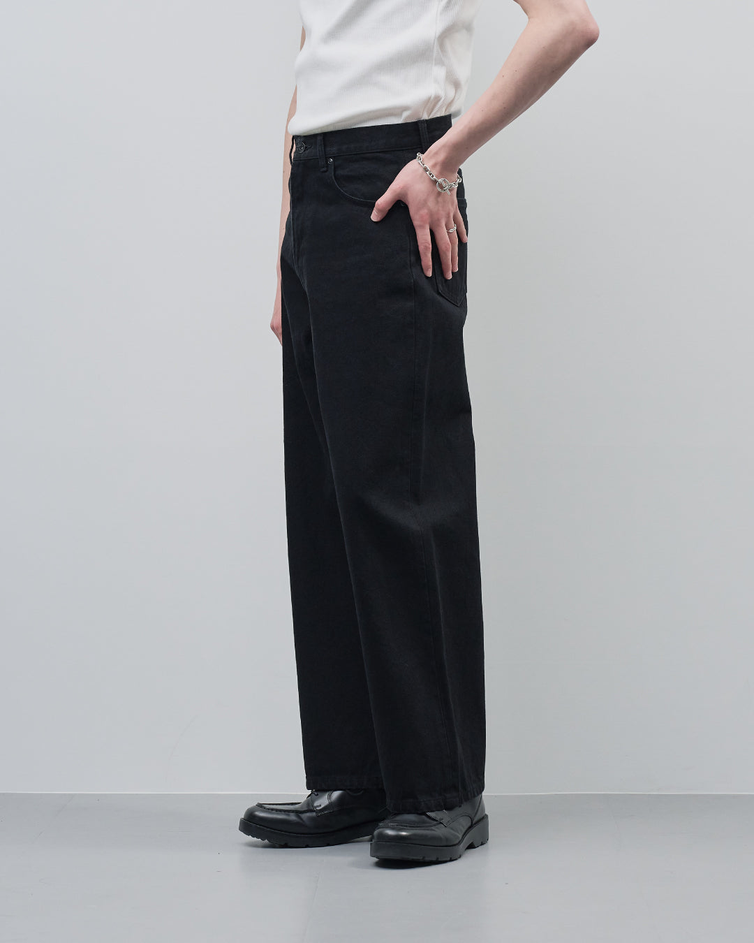 Straight Denim Pants -black-