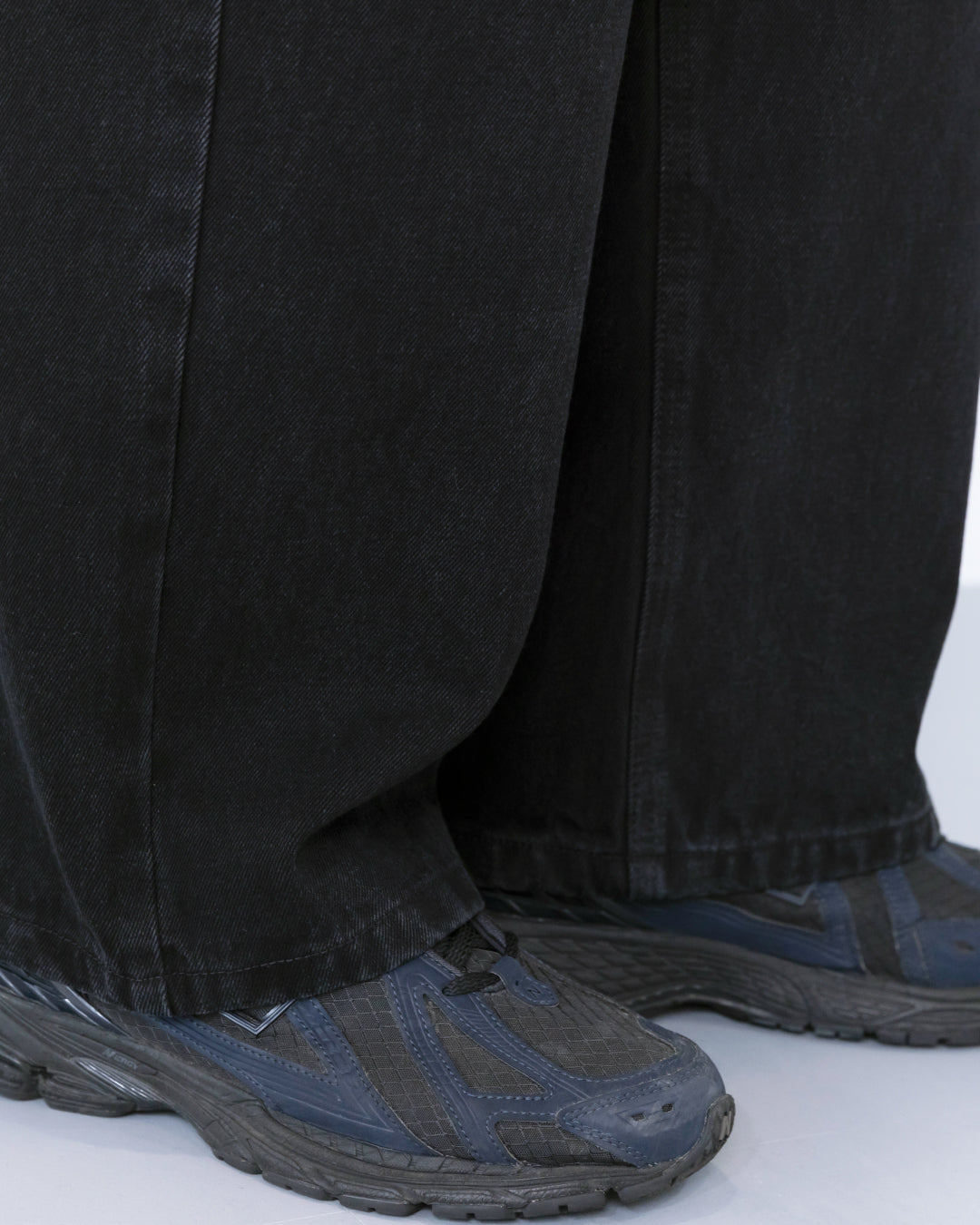 Wide Straight Denim Pants -black-