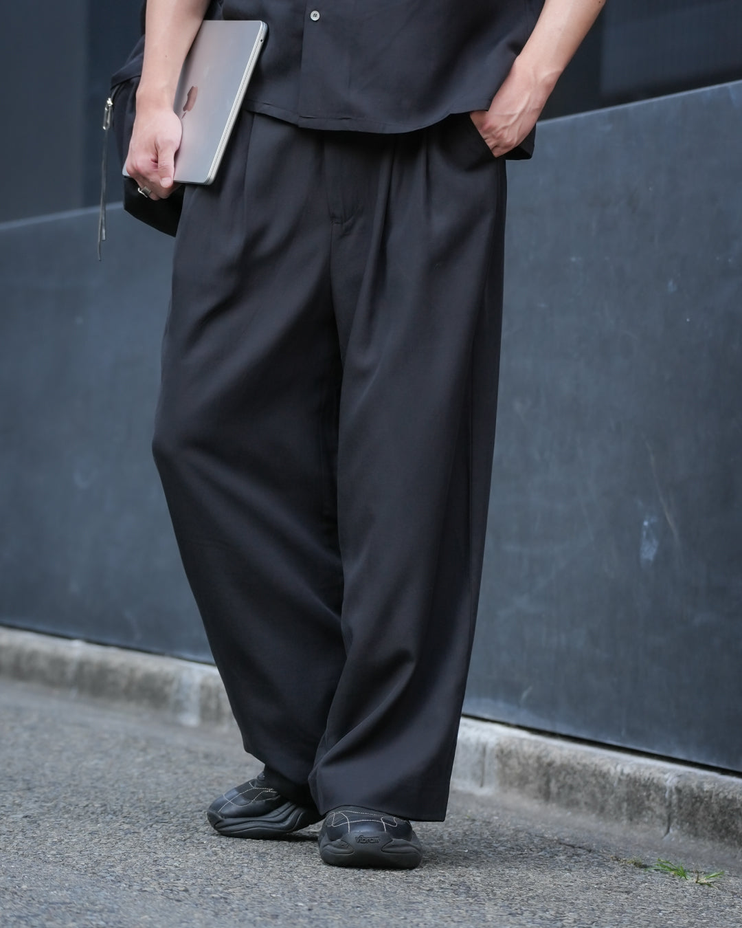 Linen Blend Wide Slacks -black-