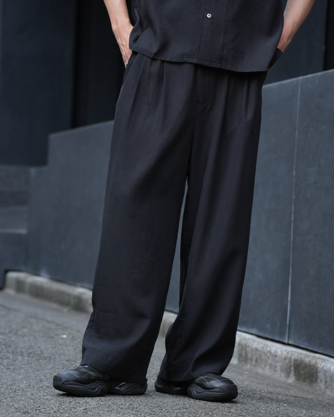 Linen Blend Wide Slacks -black-