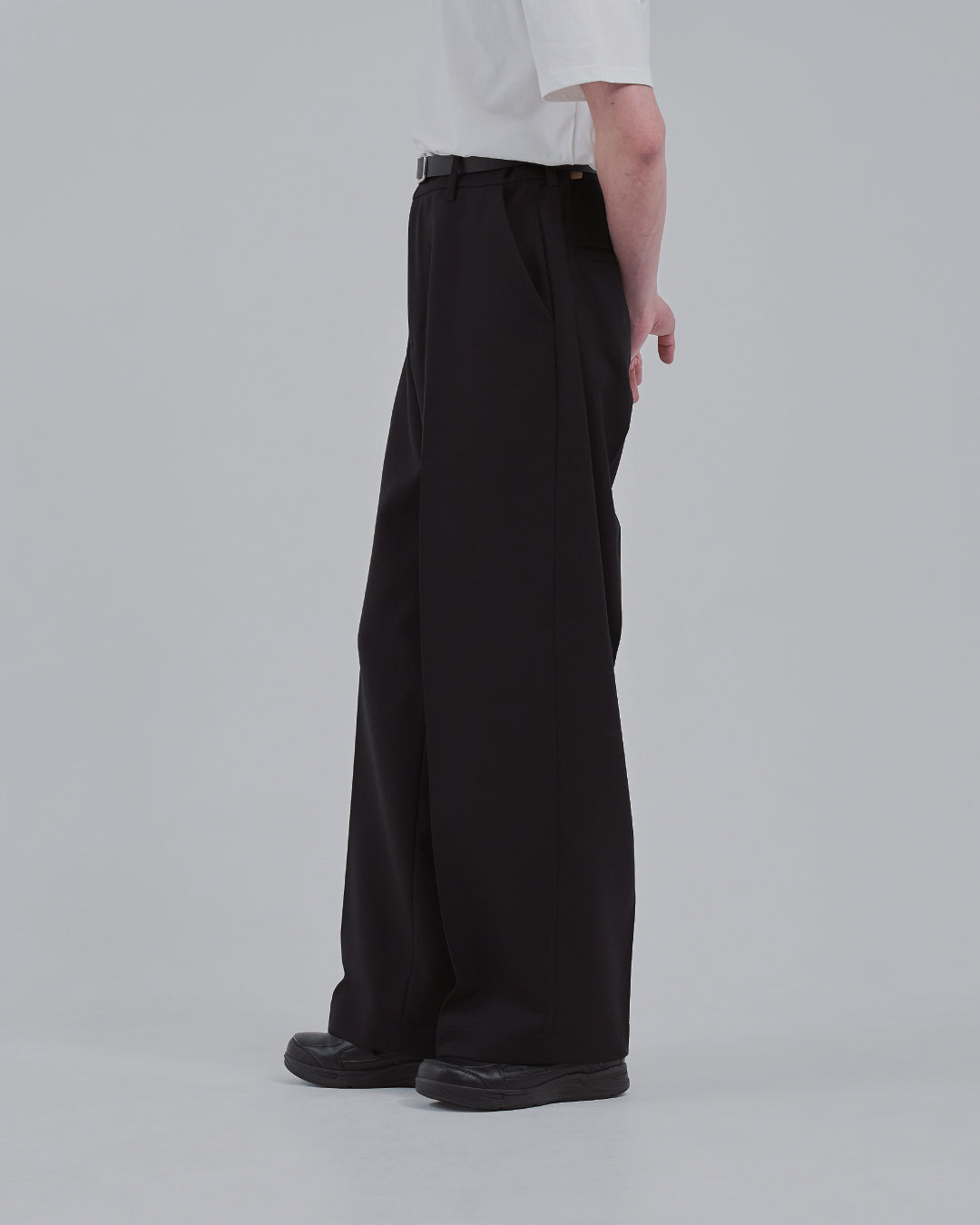 Barrel Leg Wide Slacks -black-
