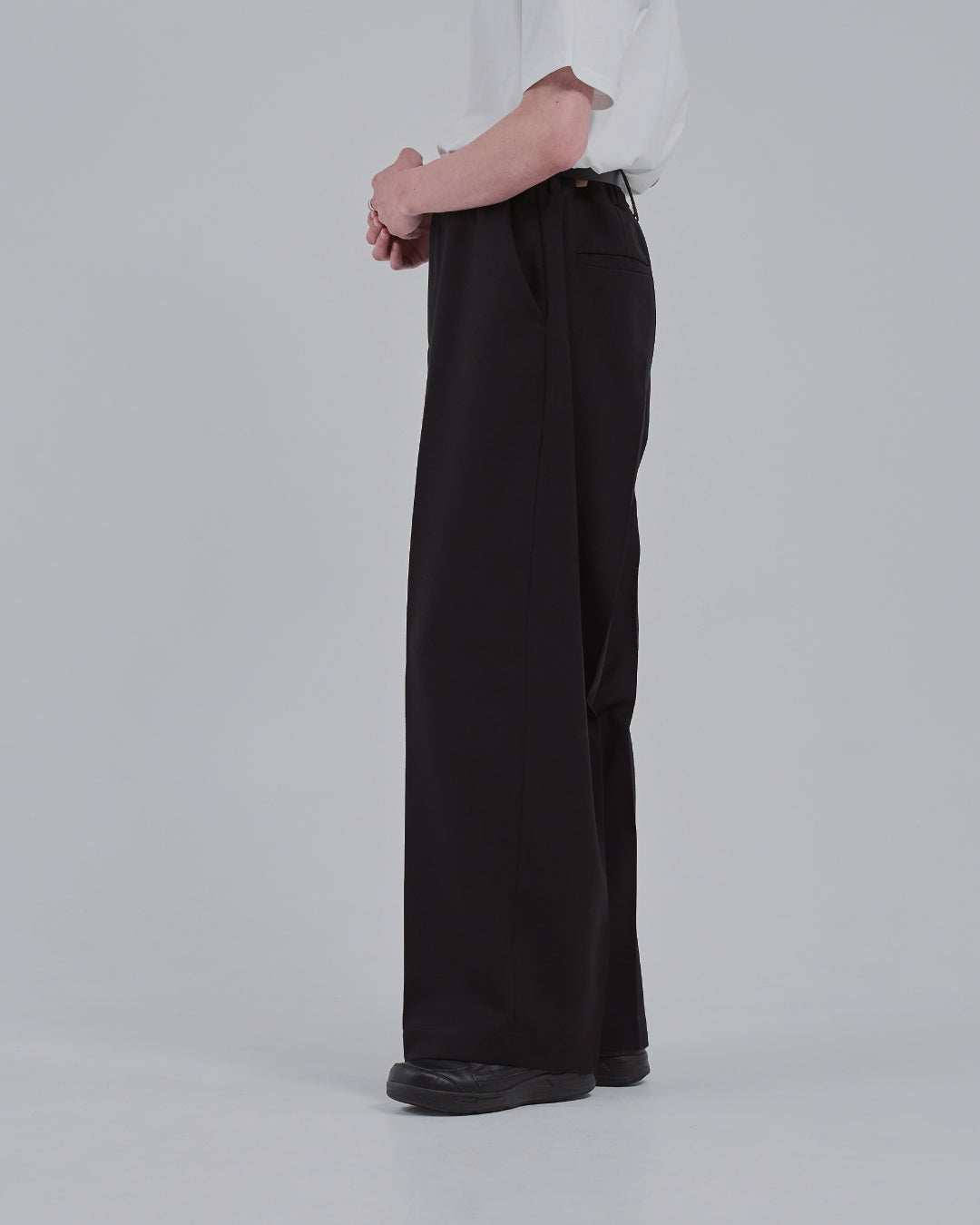 Barrel Leg Wide Slacks -black-