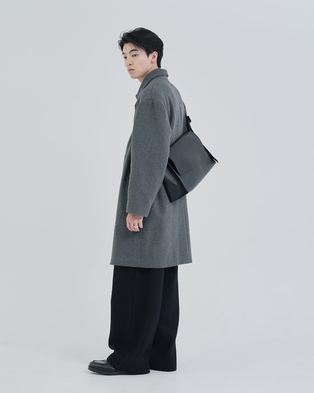 Lamb Leather Flap Shoulder Bag -black-｜メンズアパレル｜【公式