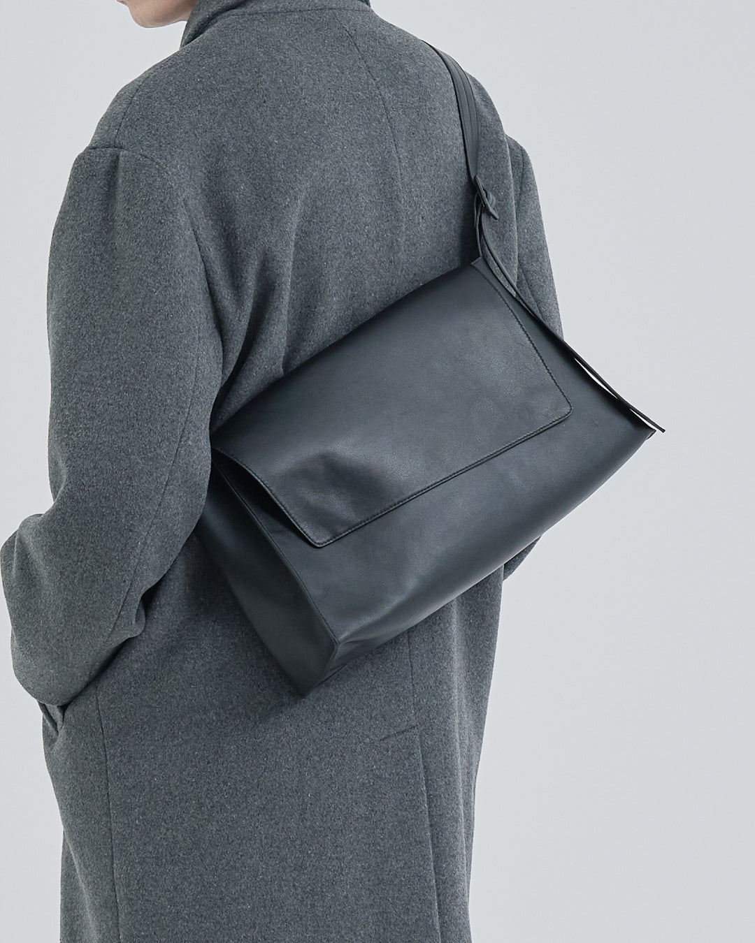 Lamb Leather Flap Shoulder Bag -black-