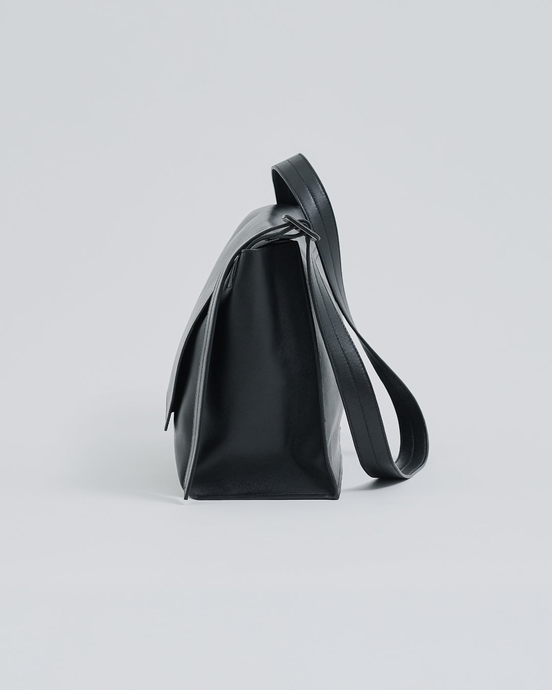 Lamb Leather Flap Shoulder Bag -black-