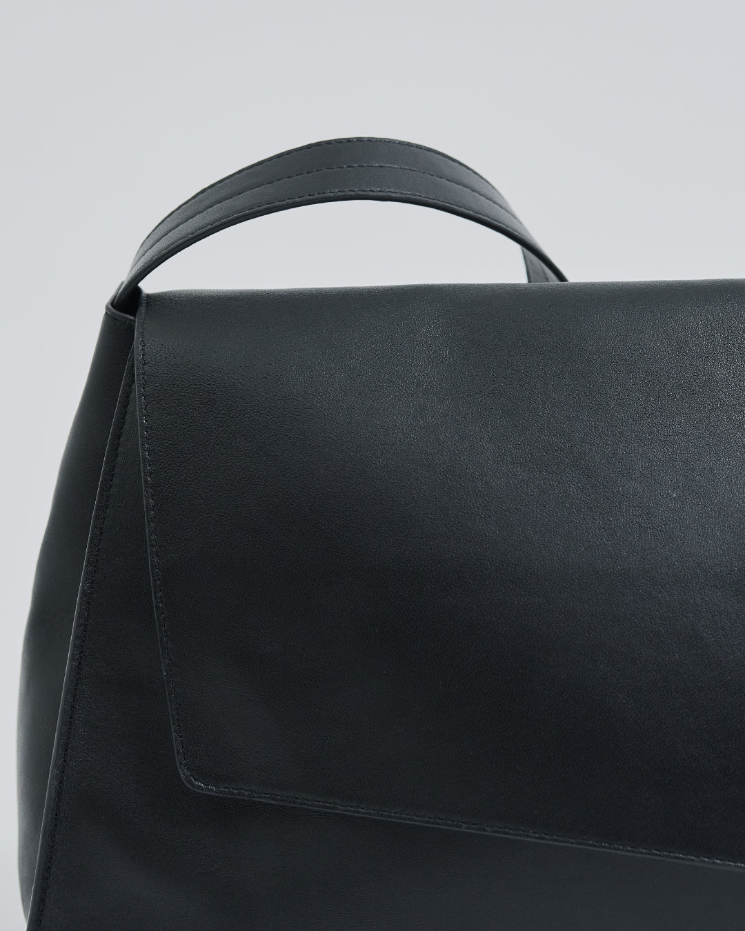 Lamb Leather Flap Shoulder Bag -black-