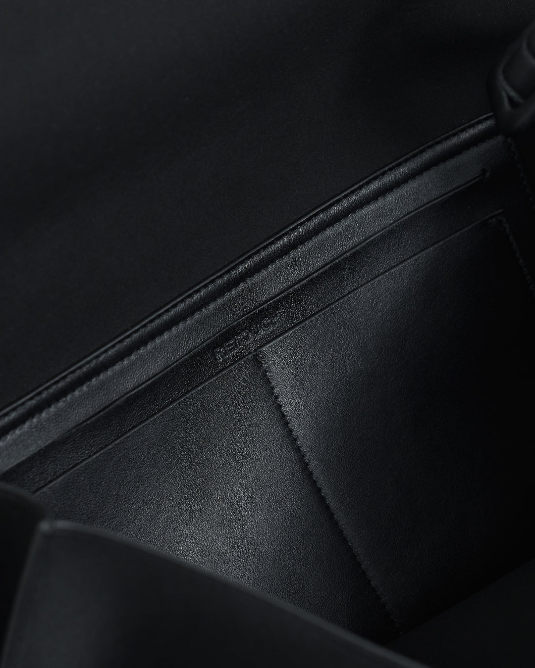 Lamb Leather Flap Shoulder Bag -black-