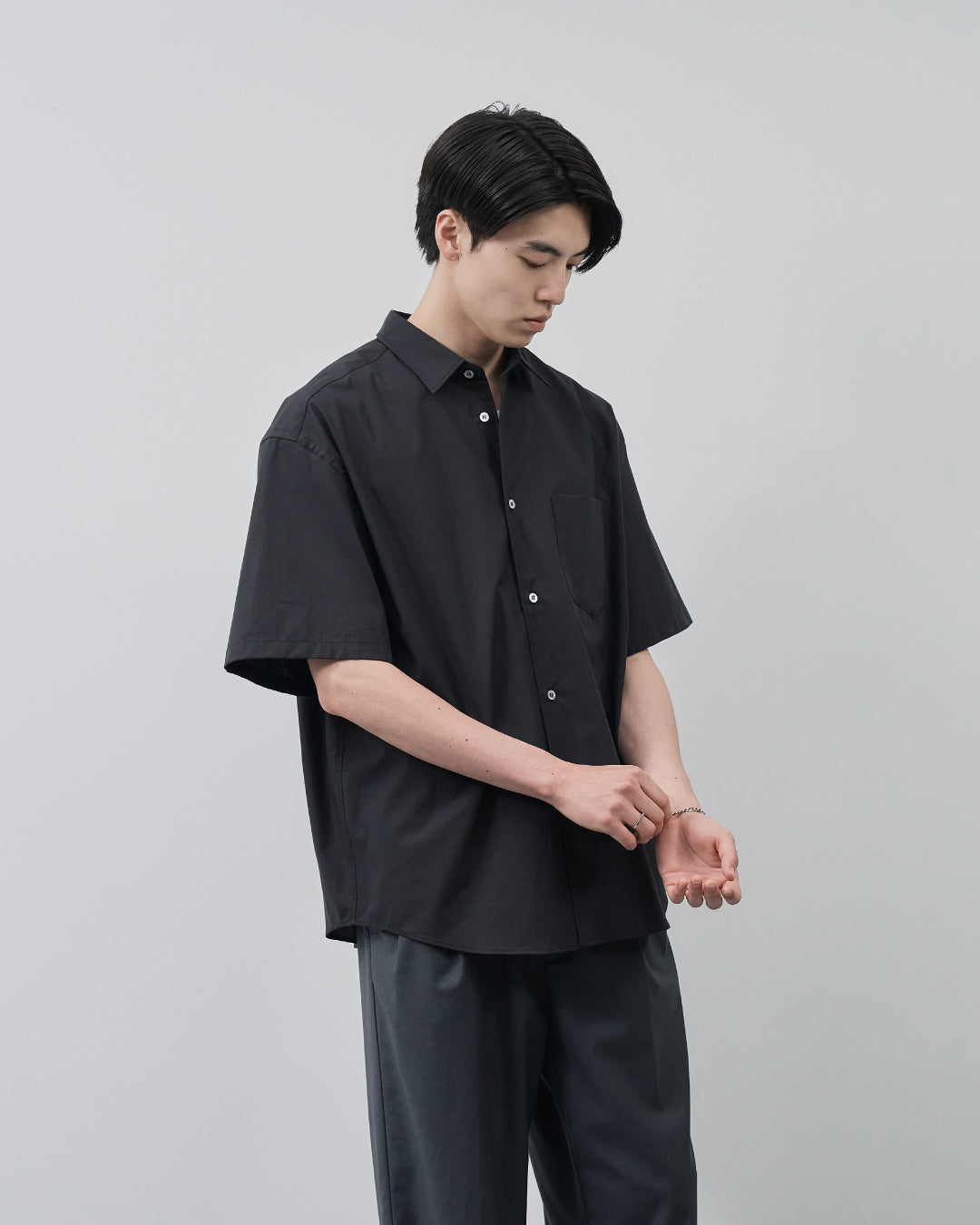Relaxed Fit S/S Regular Collar Shirt -black-