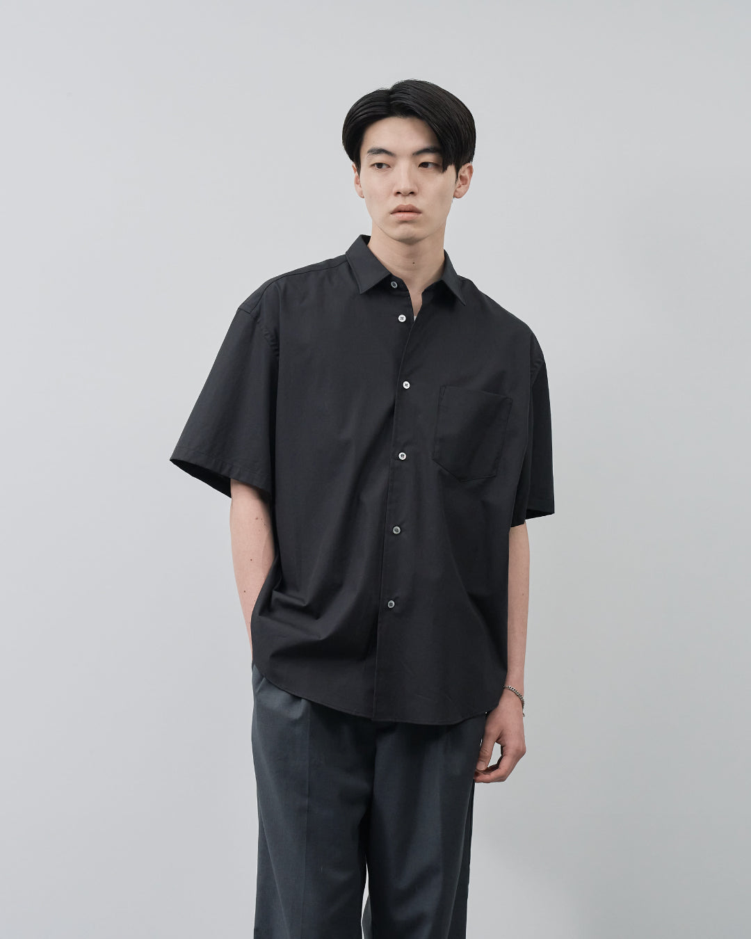 Relaxed Fit S/S Regular Collar Shirt -black-