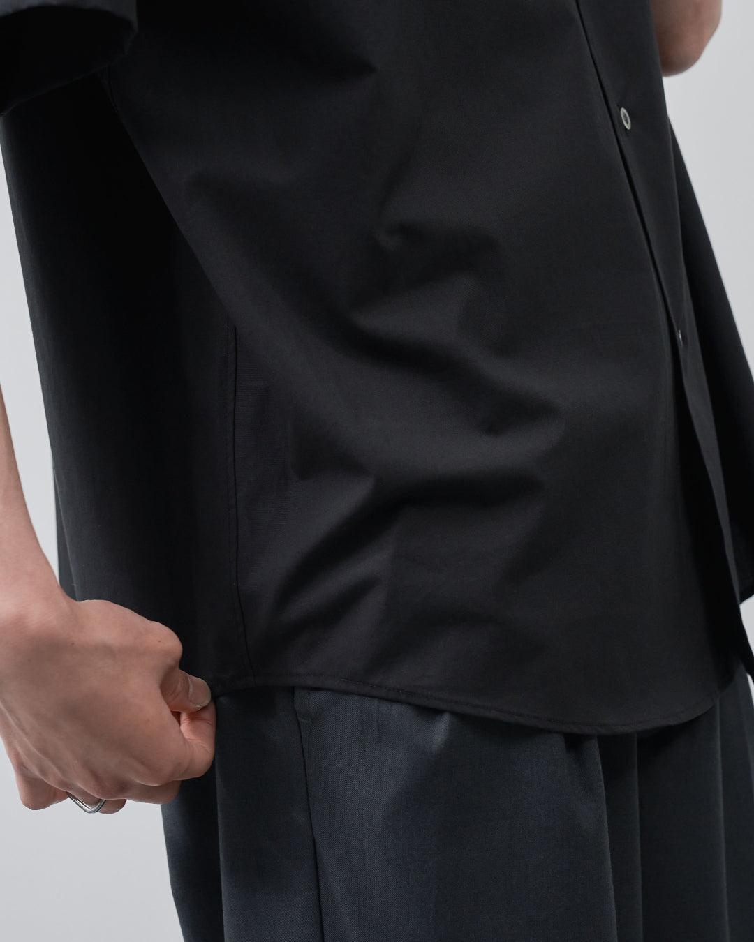 Relaxed Fit S/S Regular Collar Shirt -black-