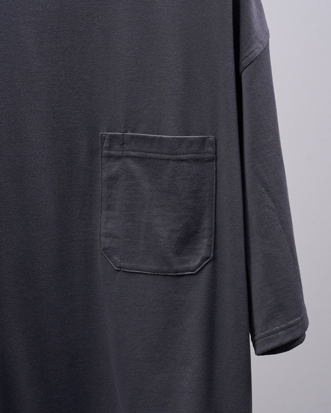 Round Pocket Tee -ash (RETOUCH Exclusive)-