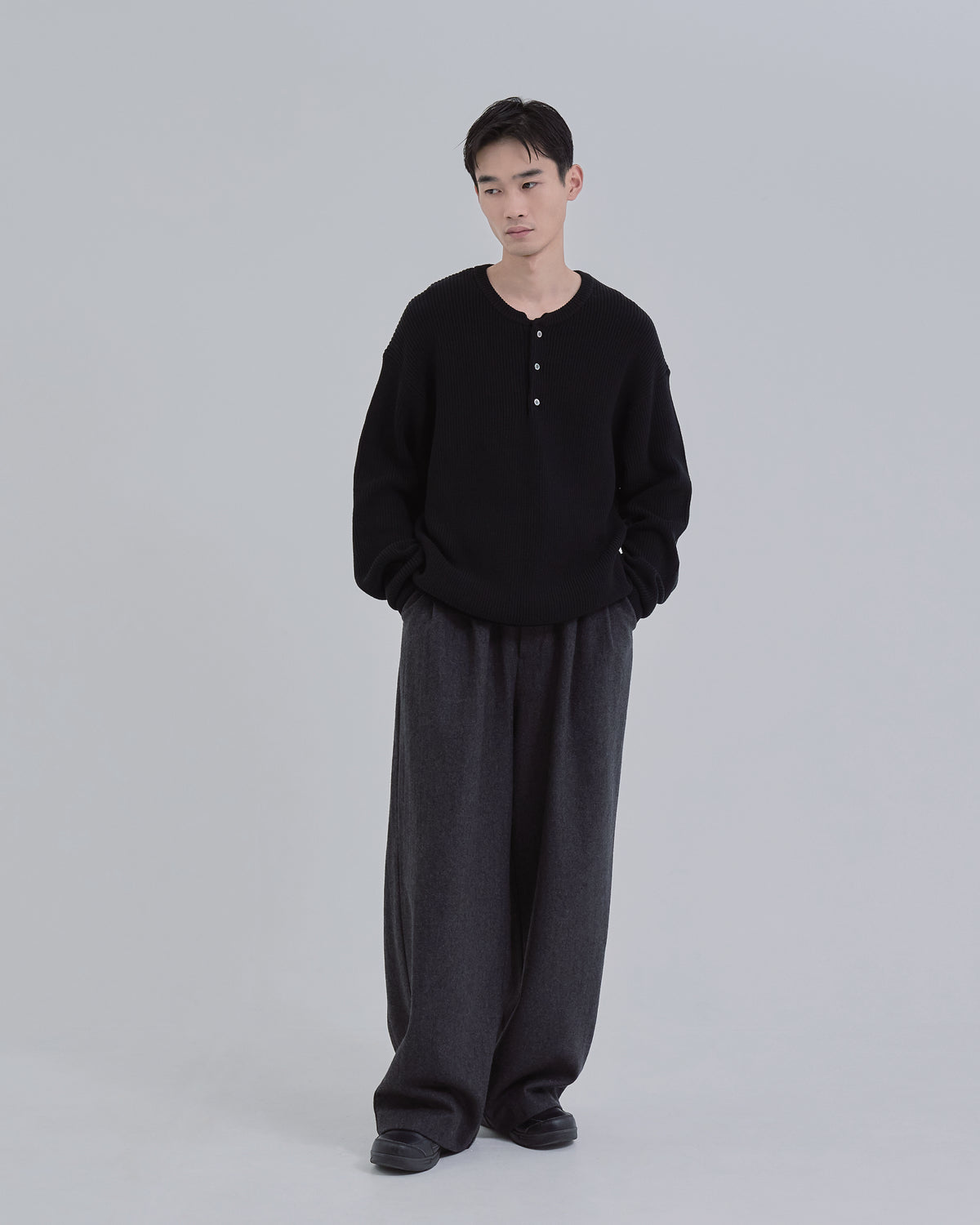 Wide Rib Henley Neck Knit -black-