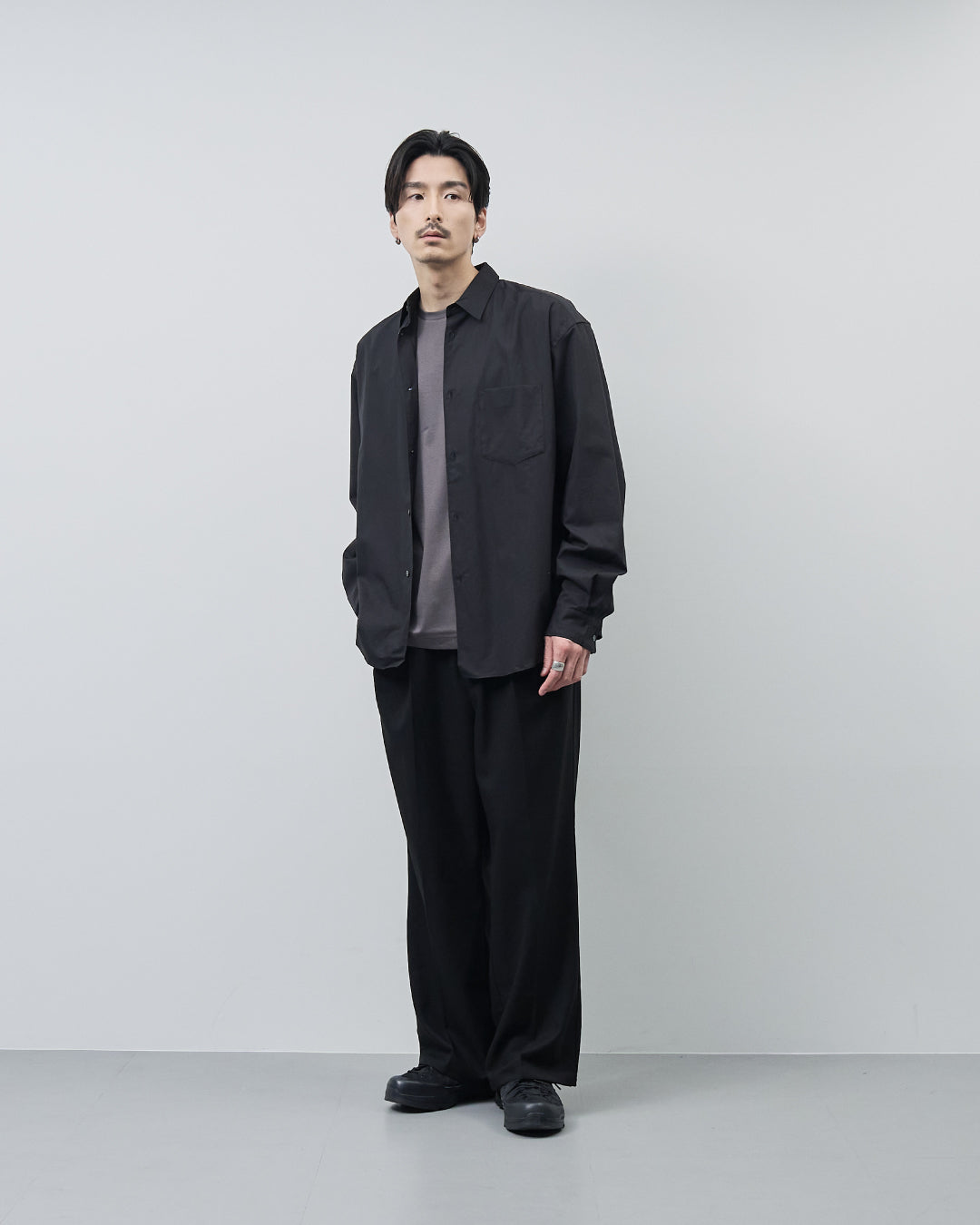 Relaxed Fit Regular Collar L/S Shirt -black-