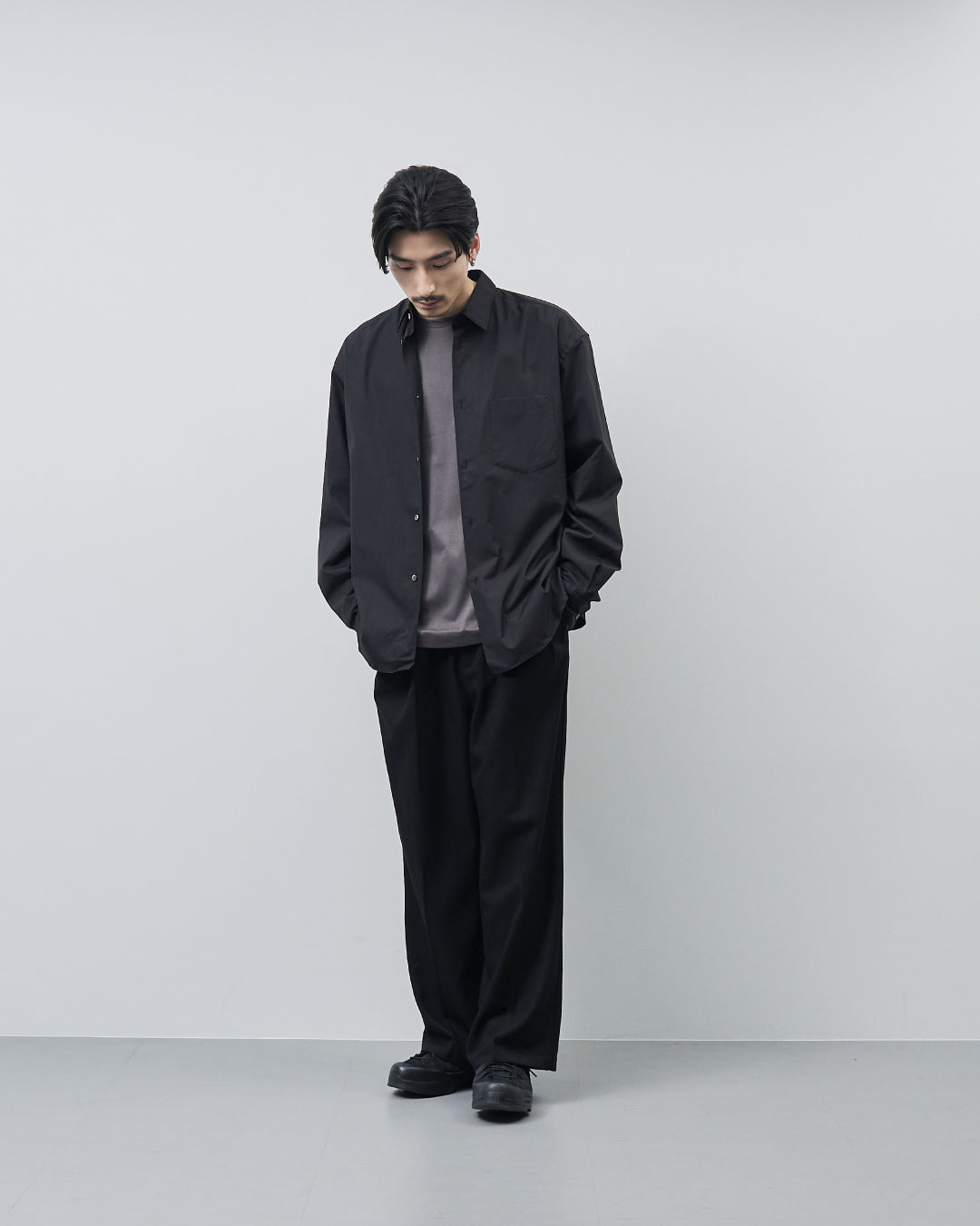 Relaxed Fit Regular Collar L/S Shirt -black-