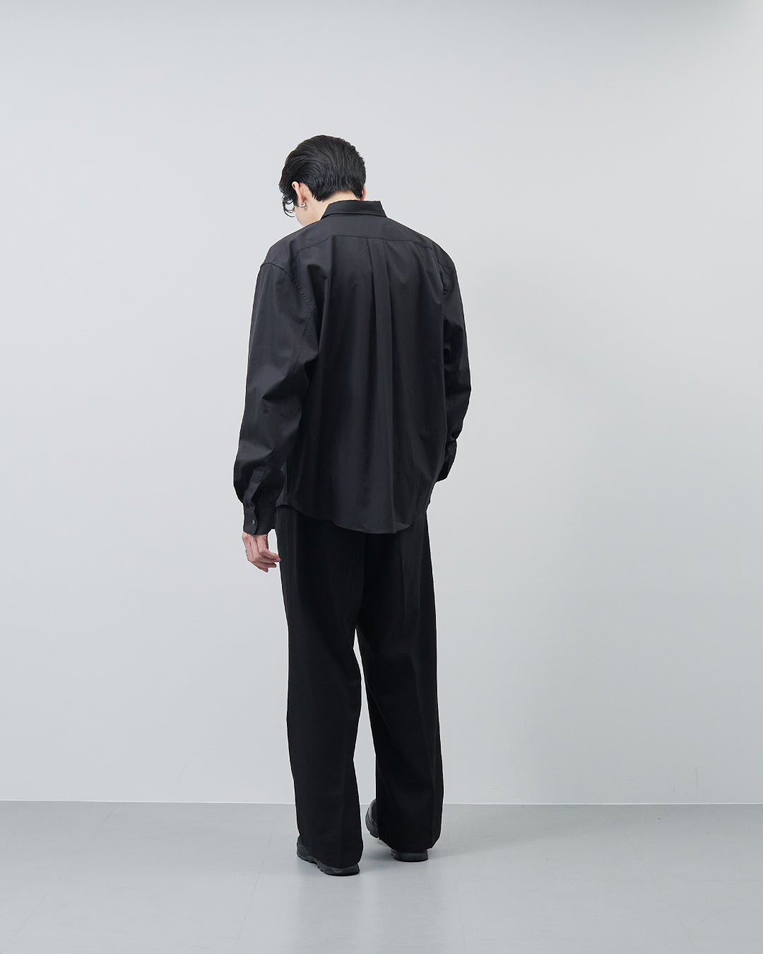 Relaxed Fit Regular Collar L/S Shirt -black-
