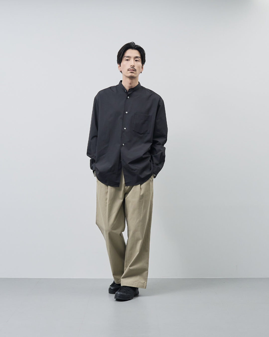 Relaxed Fit Band Collar L/S Shirt -black-