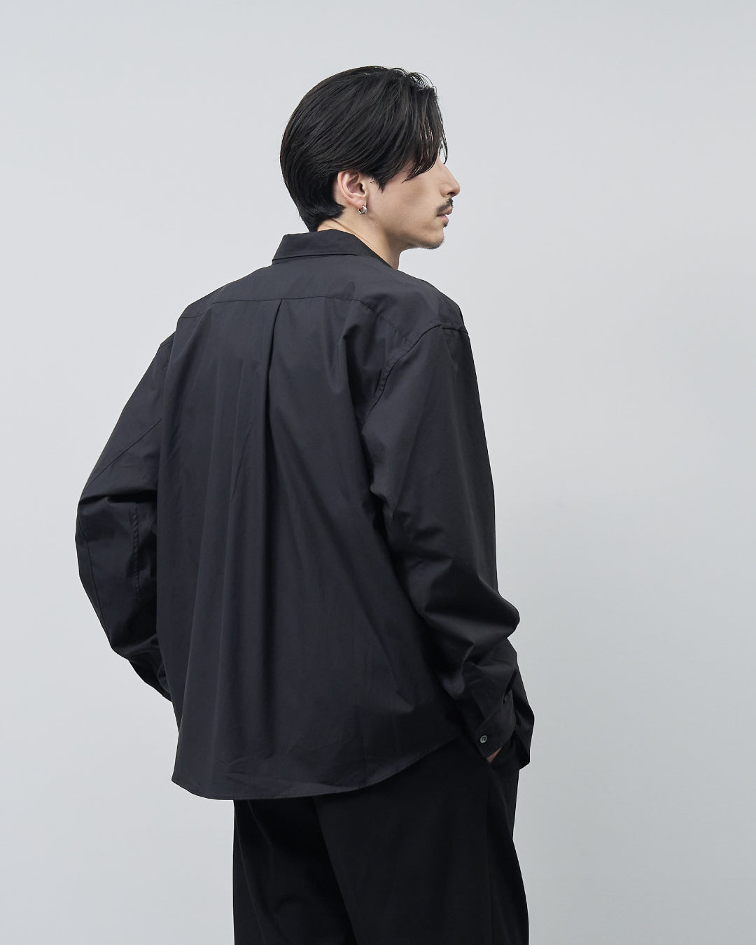 Relaxed Fit Regular Collar L/S Shirt -black-
